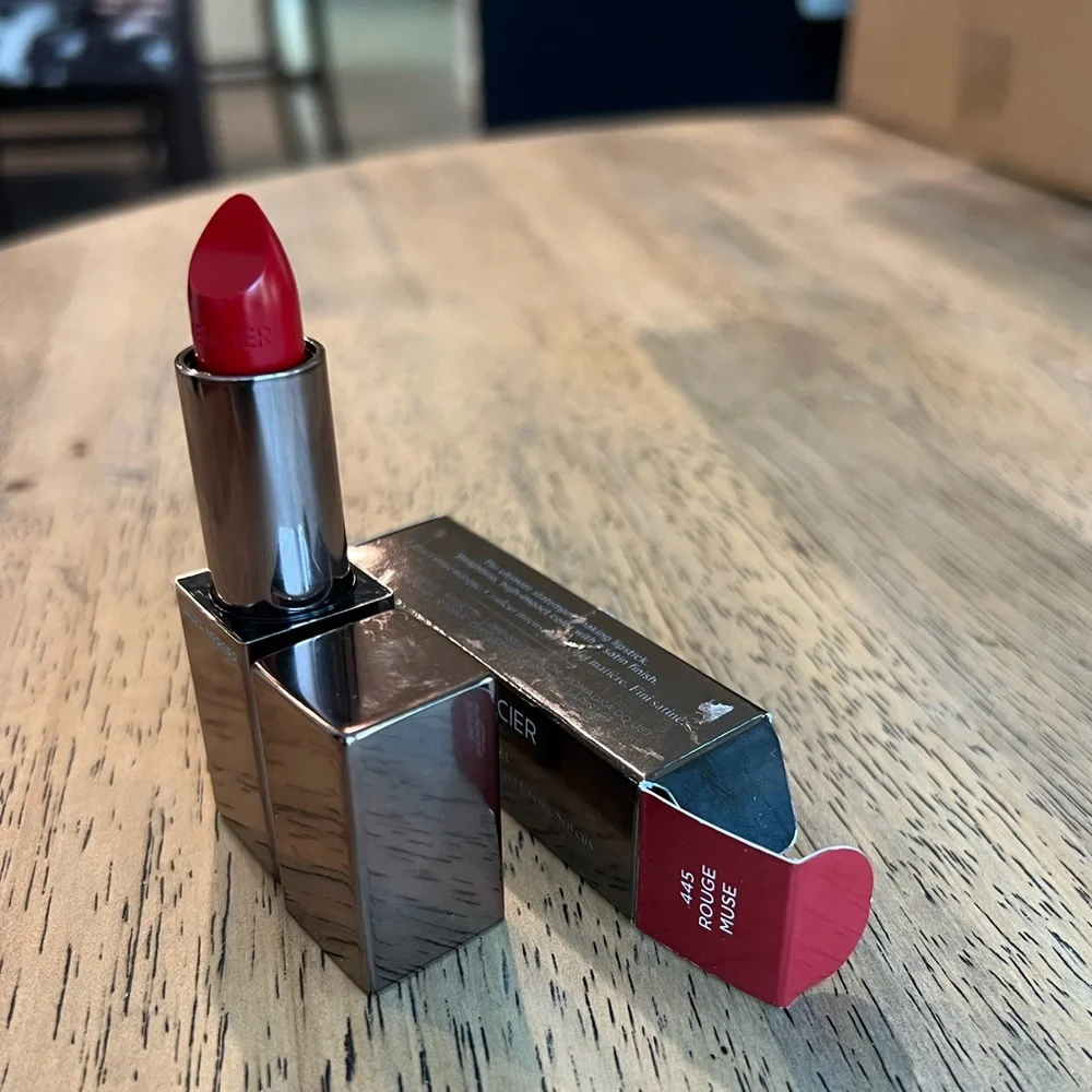 Laura Mercier Rouge Essentiel Silky Crème Lipstick - Red
ROUGE MUSE - Picture 1 of 3